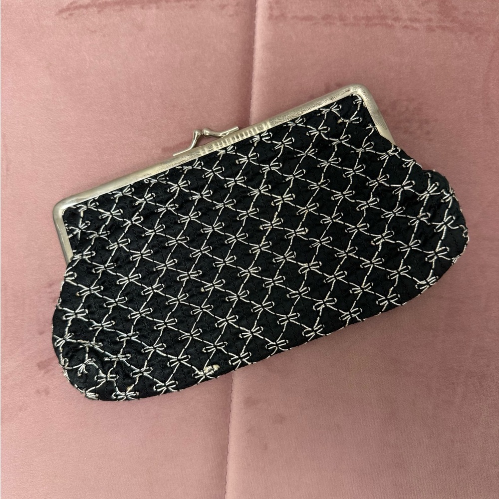Vintage Elegant Black and White Kiss lock Clutch Purse